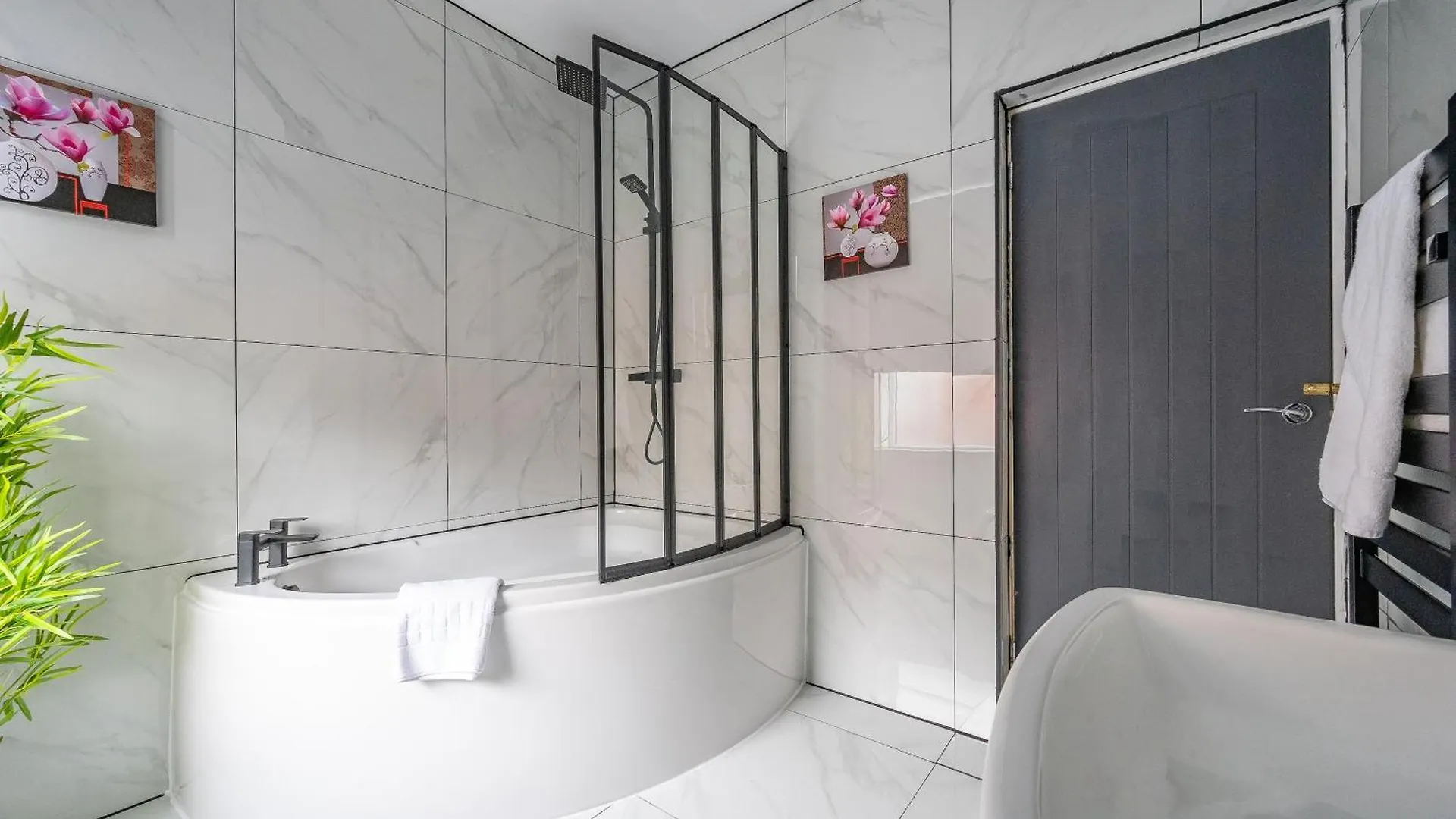 民宿 *Ra10W* For Your Most Relaxed & Cosy Stay + Free Parking + Free Fast Wifi * 利兹